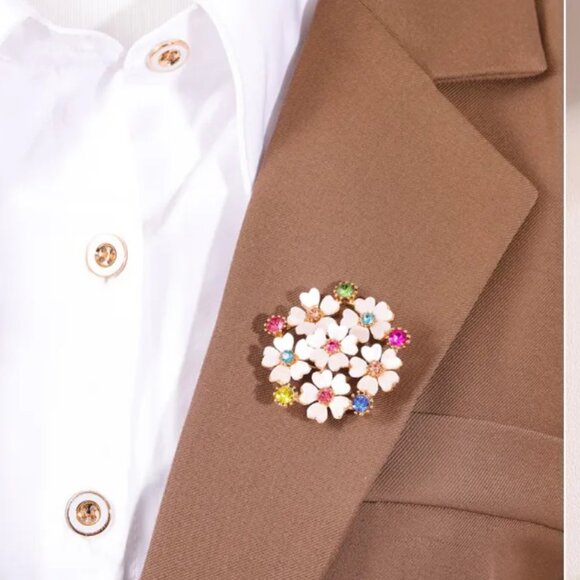 NEW Retro MCM Glam Crystal Studded Flower Cluster Brooch Pin - Picture 2 of 3